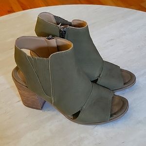 Franco Sarto Olive heals Size 6